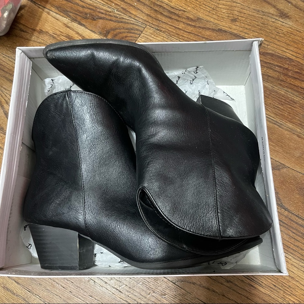 Black Women Booties - Picture 7 of 12